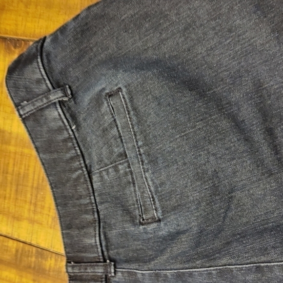 st John's Bay Denim Capri Size 10 Darker Wash Classic Style - Picture 8 of 12